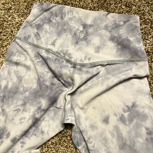 Lululemon Diamond Dye aligns